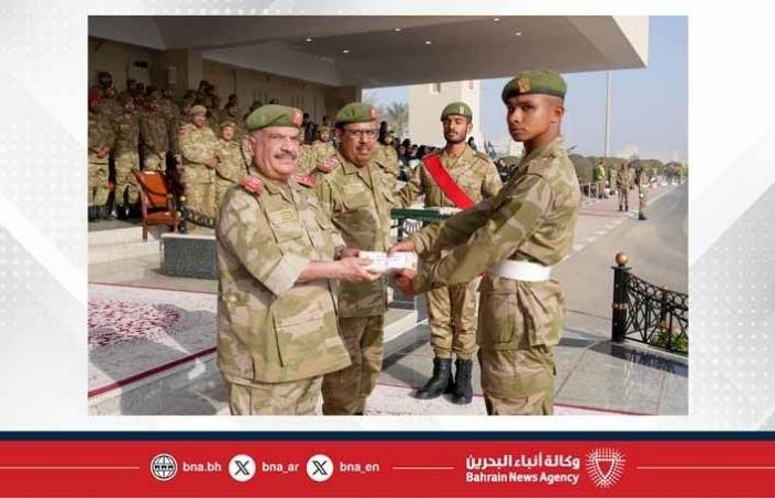 أخبار البحرين | مدير أركان الحرس الوطني يشهد حفل تخريج إحدى دورات المستجدين العسكريين | عيون الجزيرة