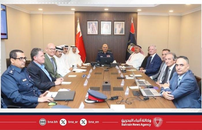 أخبار البحرين | رئيس الشرطة يترأس اجتماعًا مع الشركة المنفذة لمشروع نظام القياسات الحيوية | عيون الجزيرة