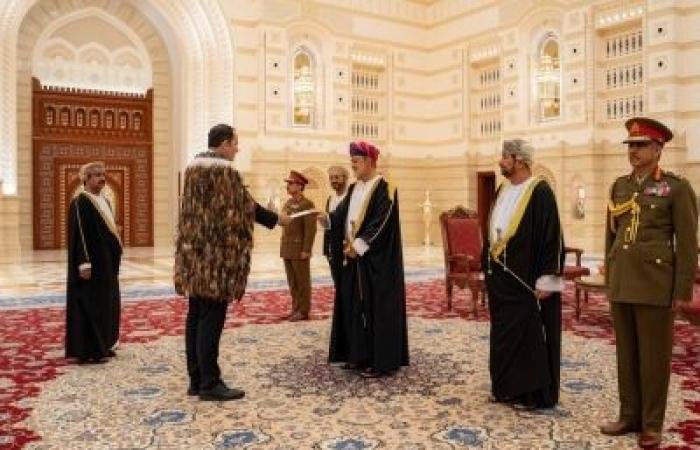 أخبار سلطنة عمان | جلالةُ السُّلطان يتقبّلُ أوراق اعتماد عددٍ من السّفراء | عيون الجزيرة الاخبارية عمان