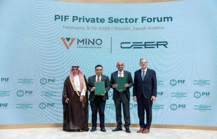 "سير" توقع 16 اتفاقية لتوطين صناعة السيارات الكهربائية في السعودية