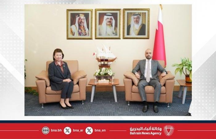 أخبار البحرين | وزير التنمية الاجتماعية يستقبل سفيرة اليابان لدى مملكة البحرين | عيون الجزيرة