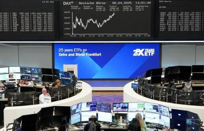 تباين أداء الأسهم الأوروبية في مستهل التعاملات