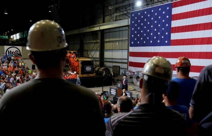 الوظائف الأمريكية تفوق التوقعات وترتفع 130,000