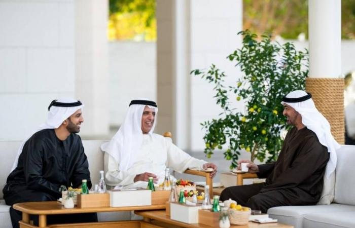 الامارات الان | محمد بن زايد وسعود بن صقر يبحثان شؤون الوطن والمواطن (فيديو) | عيون الجزيرة الامارات