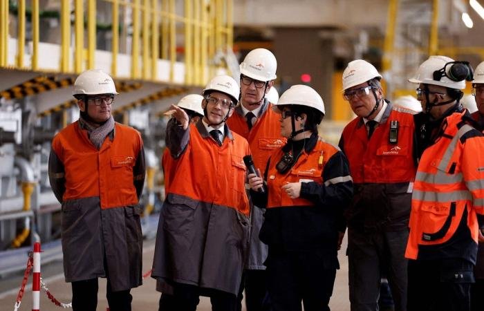 ماكرون: على أوروبا التأهب لصدامات جديدة مع أميركا | عيون الجزيرة