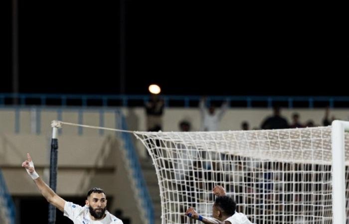 البنز ينال أولى جوائزه مع الزعيم