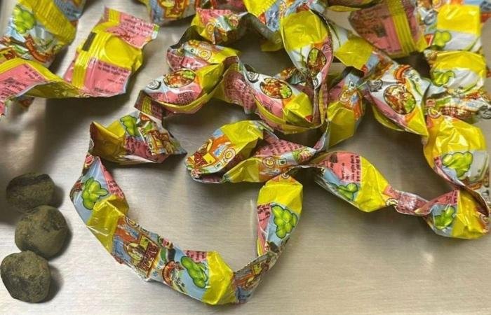 أخبار الكويت | جمارك المطار تُحبط 3 محاولات لتهريب «حشيش» و«ترامادول» قادمة من الهند | عيون الجزيرة الكويت