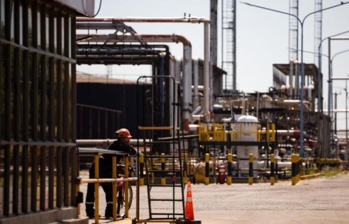 أسواق النفط تترقب ‌نتائج المحادثات بين أمريكا وإيران