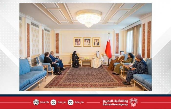 أخبار البحرين | وزير الخارجية يتسلم وثيقة تفويض ممثل منظمة الأمم المتحدة للطفولة (اليونيسيف) | عيون الجزيرة