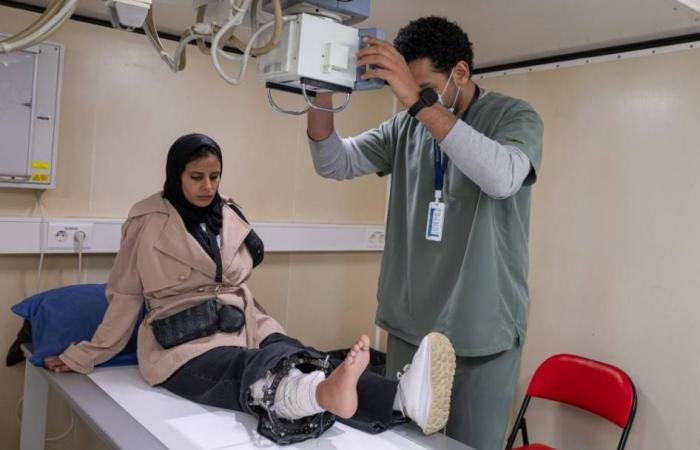 الامارات الان | المستشفى العائم يواصل استقبال الإصابات القادمة من قطاع غزة | عيون الجزيرة الامارات