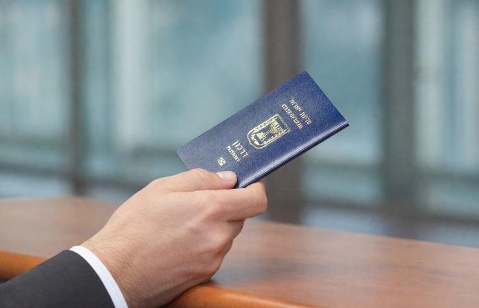 لأول مرة.. سحب الجنسية «الإسرائيلية» من فلسطينيين وترحيلهما لغزة | عيون الجزيرة