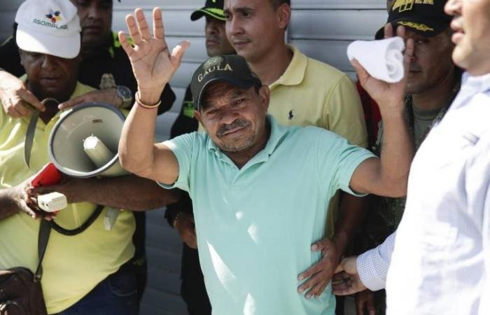 الرياضة الان | عصابة تطرح «تخفيضات» احتفالاً بتحرير والد نجم ليفربول | عيون الجزيرة الرياضي