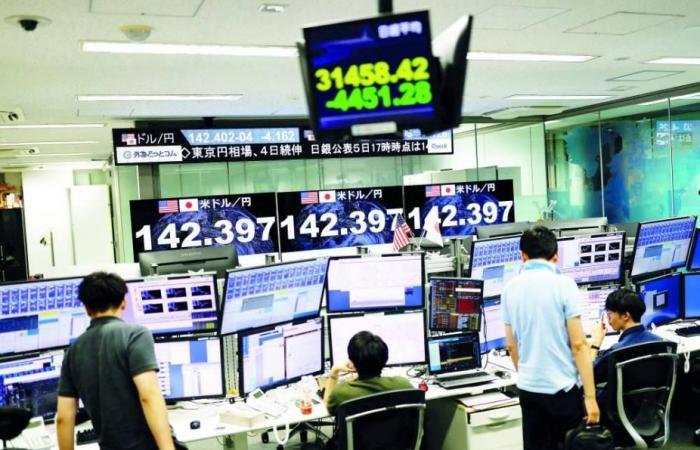 نيكاي يقترب من 58 ألف نقطة للمرة الأولى