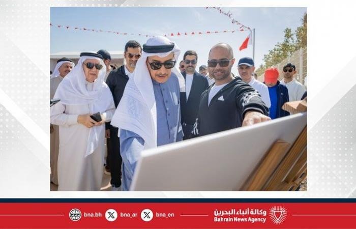 أخبار البحرين | الشيخ خالد بن عبد الله يفتتح المرحلة الأولى من ممشى سافرة احتفاءً باليوم الرياضي ويشارك أهالي "الجنوبية" المشي..ويؤكد: التوسع في إنشاء المماشي يعكس اهتمام الحكومة بتوفير بيئة حاضنة تمكّن الجميع من ممارسة النشاط البدني | عيون الجزيرة