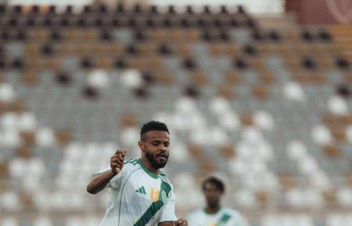 الأهلي يستعيد مدافعه