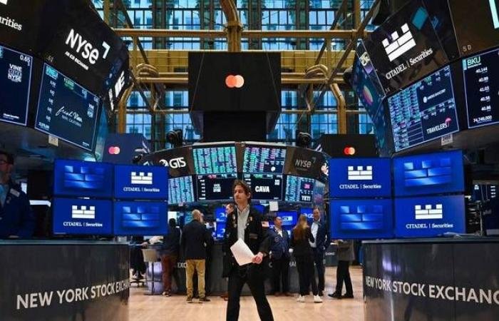 تباين أداء "وول ستريت" في أعقاب بيانات الوظائف القوية