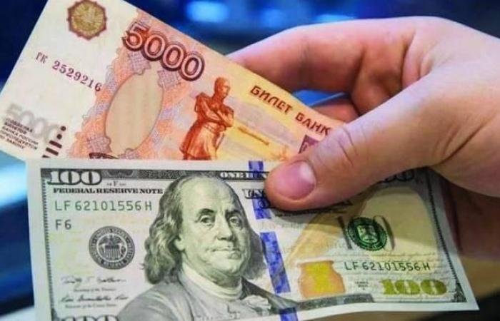 وثيقة: روسيا تدرس العودة إلى استخدام الدولار ضمن مصالحة اقتصادية مع أمريكا