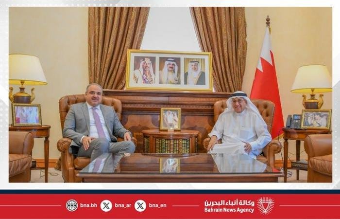 أخبار البحرين | مستشار جلالة الملك لشؤون الإعلام يستقبل السفير اللبناني بمناسبة توليه مهام عمله الدبلوماسي | عيون الجزيرة