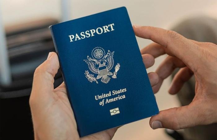 إدارة ترامب تعتزم إلغاء جوازات سفر الآباء المدينين بمبالغ كبيرة من نفقة الأطفال | عيون الجزيرة