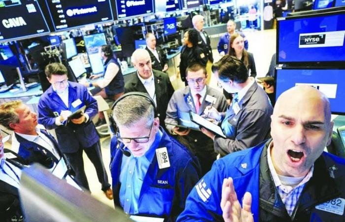 «وول ستريت» تخسر لليوم الثالث على التوالي