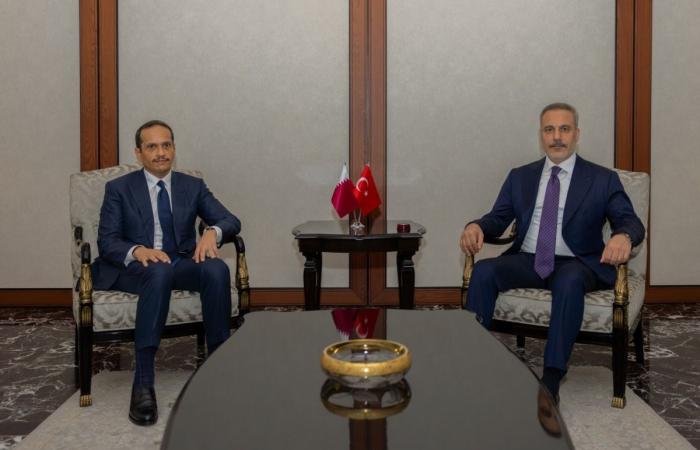 أخبار قطر |  رئيس مجلس الوزراء وزير الخارجية يجتمع مع وزير الخارجية التركي | عيون الجزيرة قطر