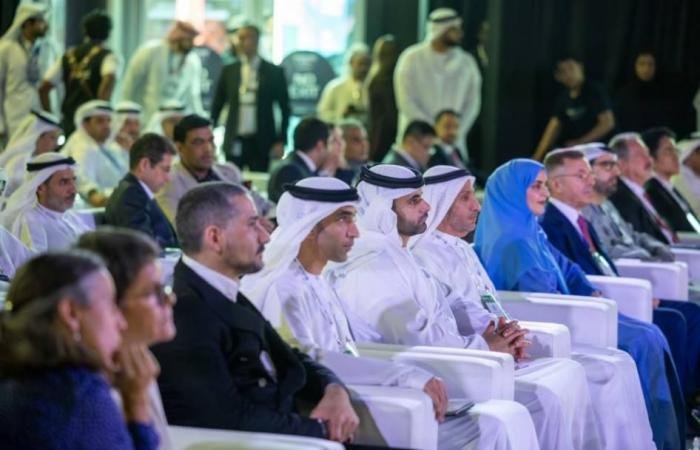 الامارات الان | منصور بن محمد: التجارة الرقمية ركيزة أساسية في التحول الاقتصادي عالمياً | عيون الجزيرة الامارات
