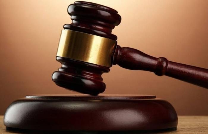 الامارات الان | موظف يقاضي شركته بعد علاقة عمل استمرت 12 عاماً | عيون الجزيرة الامارات