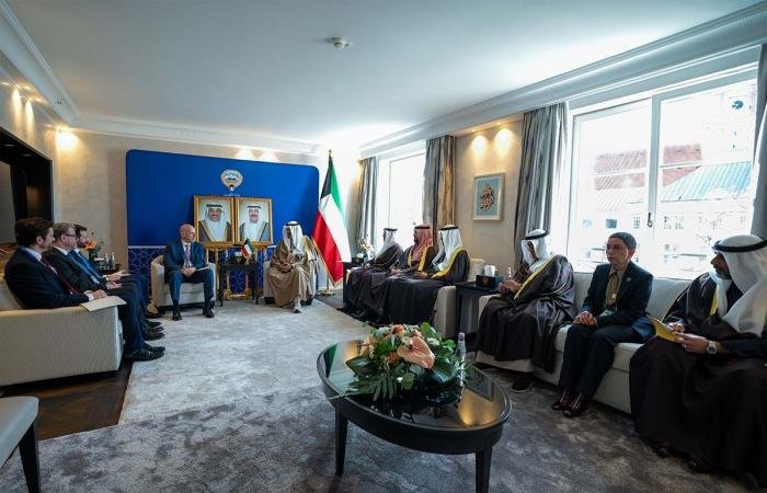 أخبار الكويت | رئيس الورزاء يناقش مع الرئيس التنفيذي لشركة «أوراكل» أبرز التطورات في مجالات التقنية والذكاء الاصطناعي | عيون الجزيرة الكويت