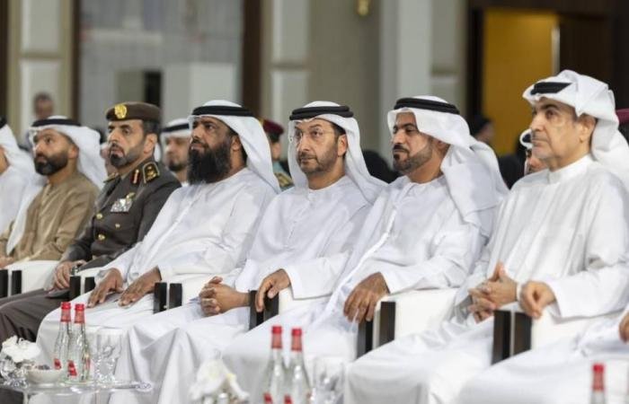 الامارات الان | محمد بن حمد: تصفير البيروقراطية أولوية لتعزيز كفاءة الخدمات | عيون الجزيرة الامارات