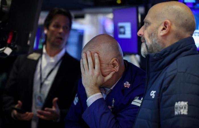 وول ستريت تغلق على تراجع حاد مع تفاقم خسائر التكنولوجيا