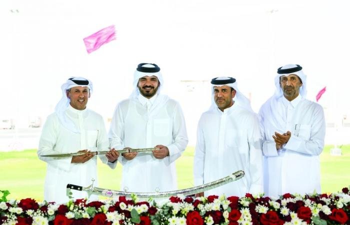 أخبار قطر | الشيخ جوعان بن حمد يتوج الفائزين بمهرجان سمو الأمير الوالد | عيون الجزيرة قطر