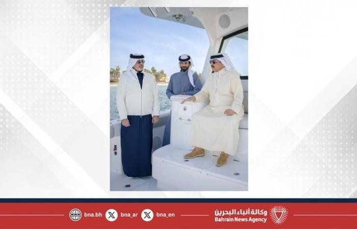 أخبار البحرين | جلالة الملك المعظم يشارك في الرياضة البحرية بمناسبة اليوم الرياضي ويؤكد: أرخبيل البحرين غني بكل الثروات البحرية | عيون الجزيرة