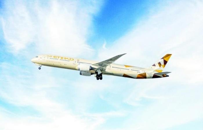 «الاتحاد للطيران» تنقل 2.2 مليون مسافر في يناير بنمو 29%