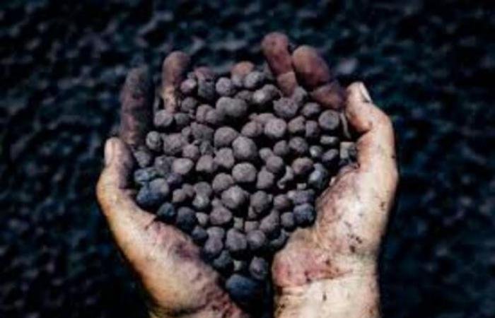 فائض المعروض يدفع الحديد لتسجيل أطول سلسلة خسائر أسبوعية