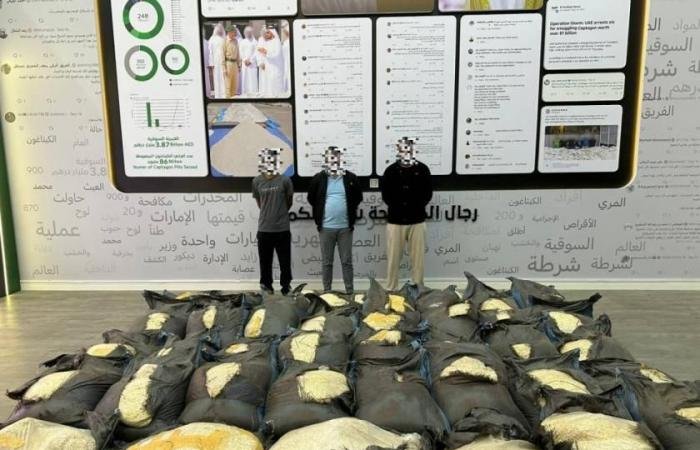 الامارات الان | تعاون أمني إماراتي كويتي يُسقط شبكة تهريب مخدرات دولية وضبط 14 مليون قرص كبتاجون | عيون الجزيرة الامارات