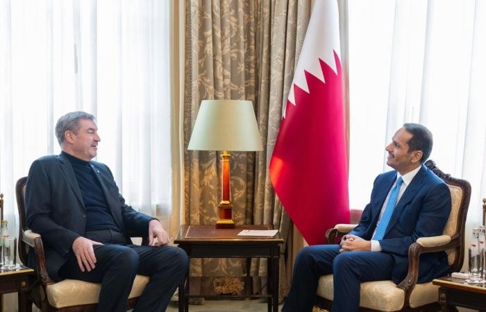 أخبار قطر |  رئيس مجلس الوزراء وزير الخارجية يجتمع مع رئيس الوزراء بولاية بارفاريا الألمانية | عيون الجزيرة قطر
