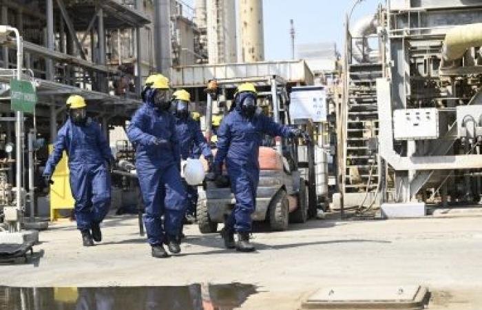 أخبار سلطنة عمان | فريق التعامل مع المواد الخطرة .. استجابة احترافية وجاهزية عالية لحماية الإنسان والبيئة | عيون الجزيرة الاخبارية عمان