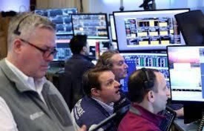 قطاع التقنية يتلاعب بمؤشرات الأسهم العالمية