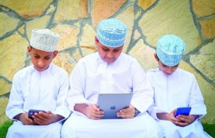 أخبار سلطنة عمان | هل تنجح التشريعات الصارمة في حماية الأطفال من الانتهاكات الرقمية ؟ | عيون الجزيرة الاخبارية عمان