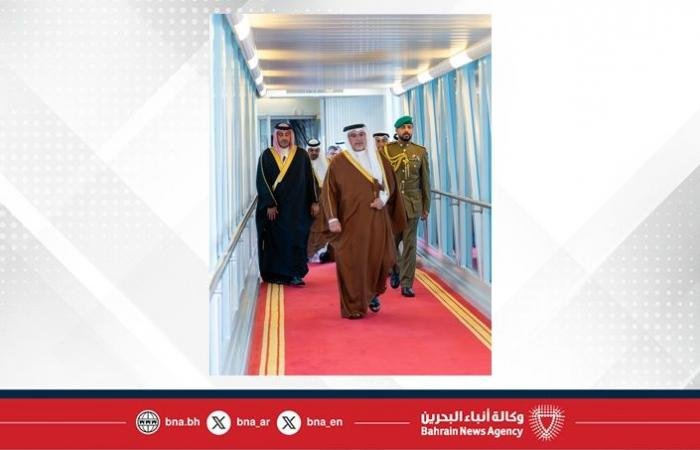 أخبار البحرين | سمو ولي العهد رئيس مجلس الوزراء يعود إلى أرض الوطن قادمًا من سلطنة عمان بعد زيارةٍ أخوية | عيون الجزيرة