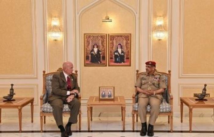 أخبار سلطنة عمان | مناقشة الجوانب الأكاديمية مع جامعة الدفاع الوطني الأمريكية | عيون الجزيرة الاخبارية عمان