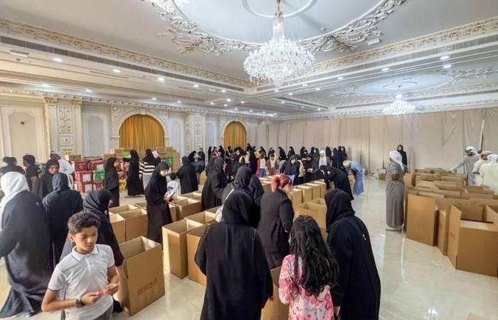 الامارات الان | «عونك يا وطن» يوزّع 1500 طرد مير رمضاني على الأسر المتعففة | عيون الجزيرة الامارات