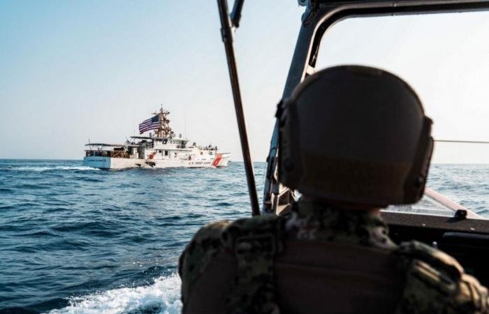 الجيش الأميركي يعترض سفينة في المحيط الهندي ويصعد على متنها | عيون الجزيرة