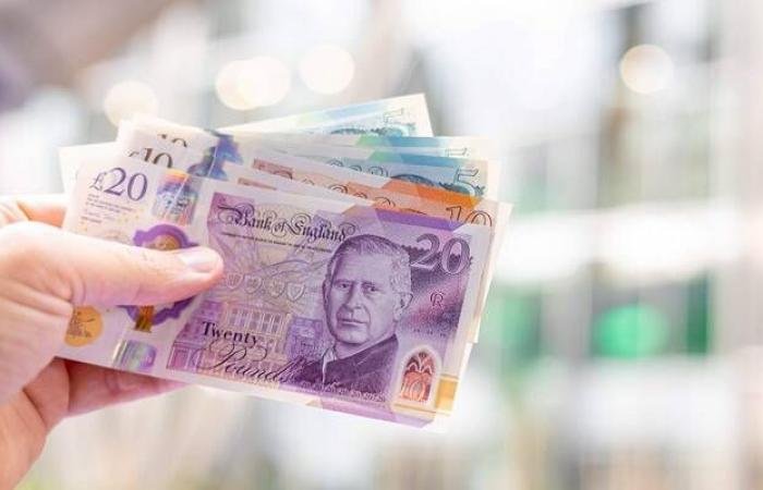 تذبذب الإسترليني أمام الدولار واليورو قبيل بيانات اقتصادية هامة