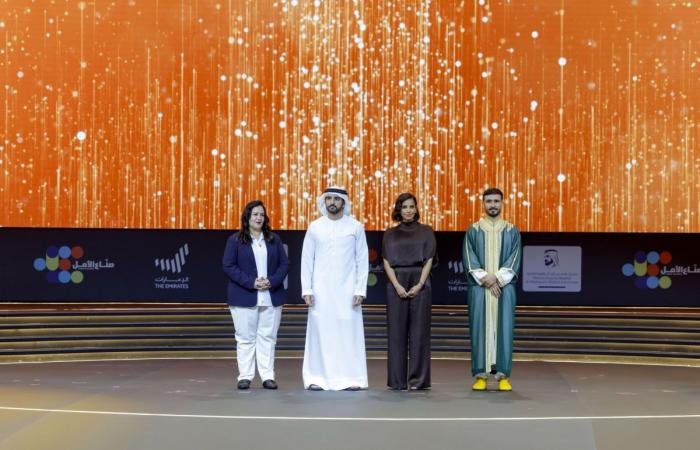 أخبار الكويت | ولي عهد دبي يتوج الكويتية هند الهاجري بجائزة صناع الأمل 2026 | عيون الجزيرة الكويت