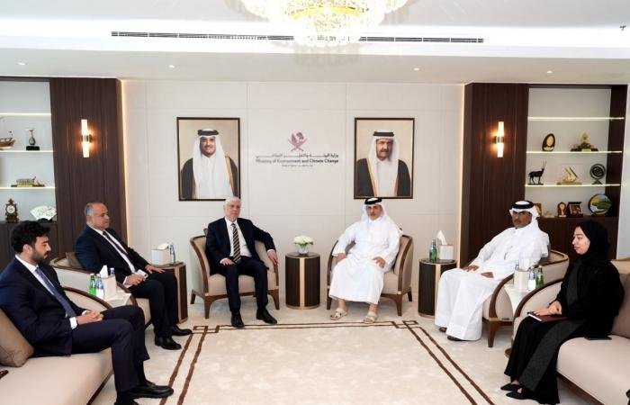 أخبار قطر | وزير البيئة والتغير المناخي يجتمع مع السفير العراقي | عيون الجزيرة قطر