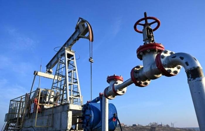 النفط ينخفض.. و«برنت» يسجل 67.9 دولار