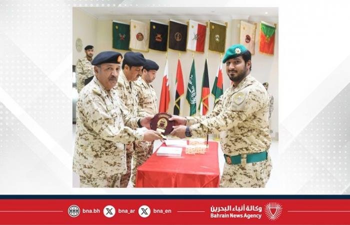 أخبار البحرين | تخريج عدد من الدورات العسكرية المتخصصة للضباط في حفل أقيم بقوة دفاع البحرين | عيون الجزيرة