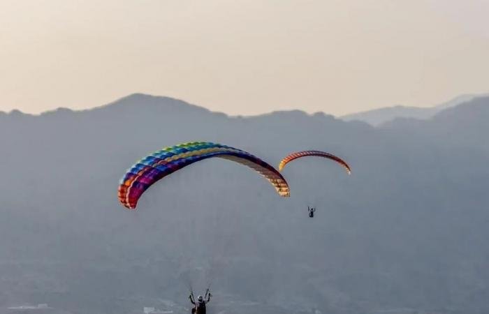 40 لاعبا ينهون منافسات الطيران الشراعي