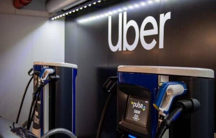 "أوبر" تستثمر 100 مليون دولار بمراكز شحن المركبات ذاتية القيادة